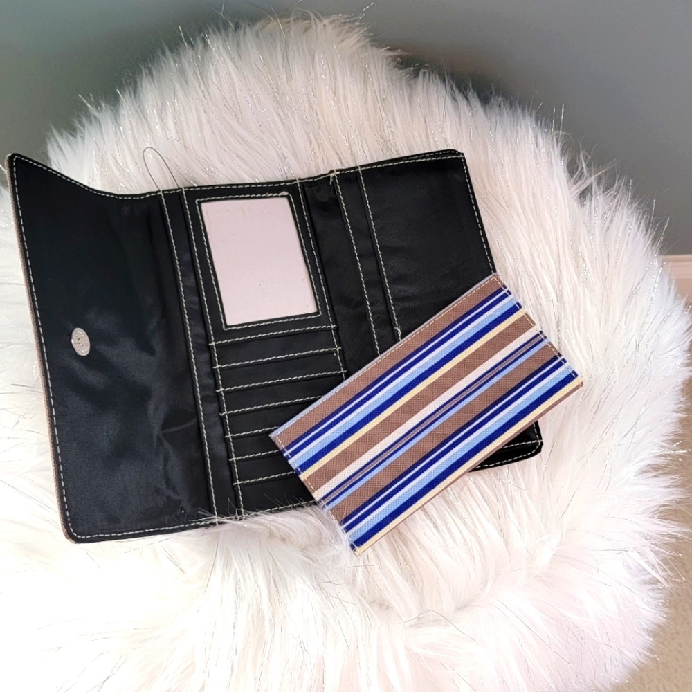 Kate Spade Wallet - Picture 3 of 8